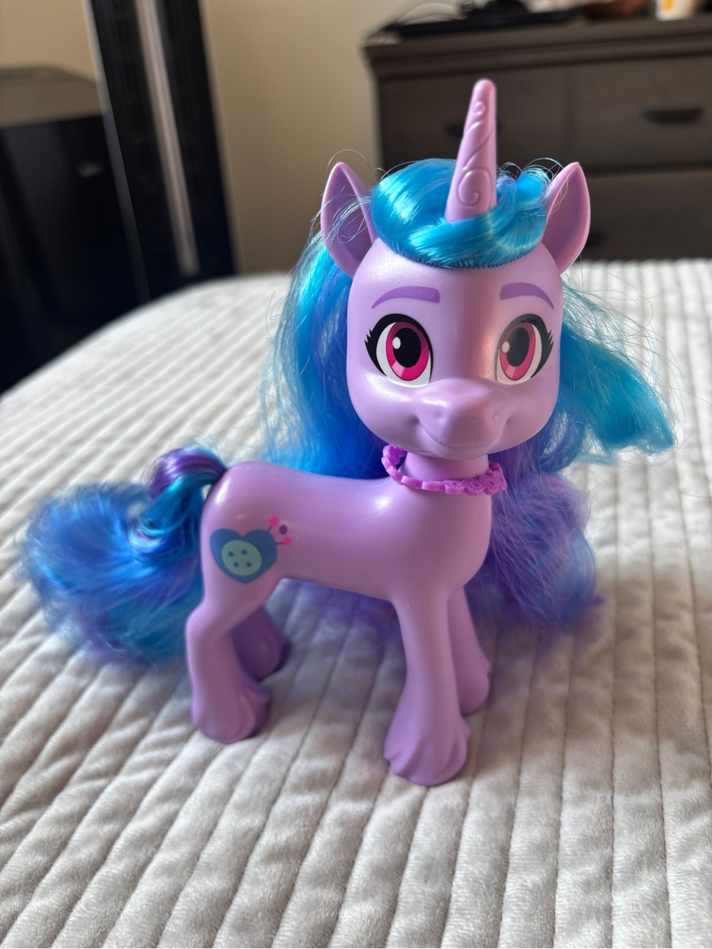 My Little Pony Izzy Moonbow Unicorn 2021 Purple Blue Hair G5